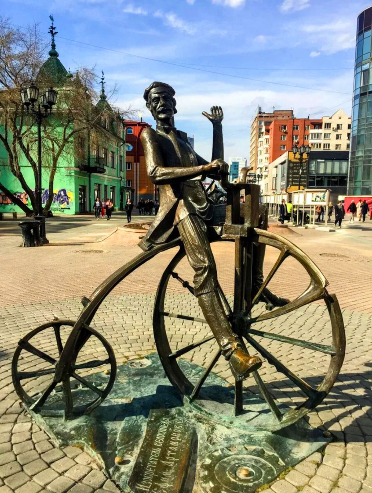 Welosipede bagyşlanan täsin ýadygärlikler